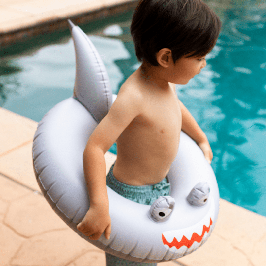 swim-essentials-swim-ring-55-cm-grey-shark-wholesale-2