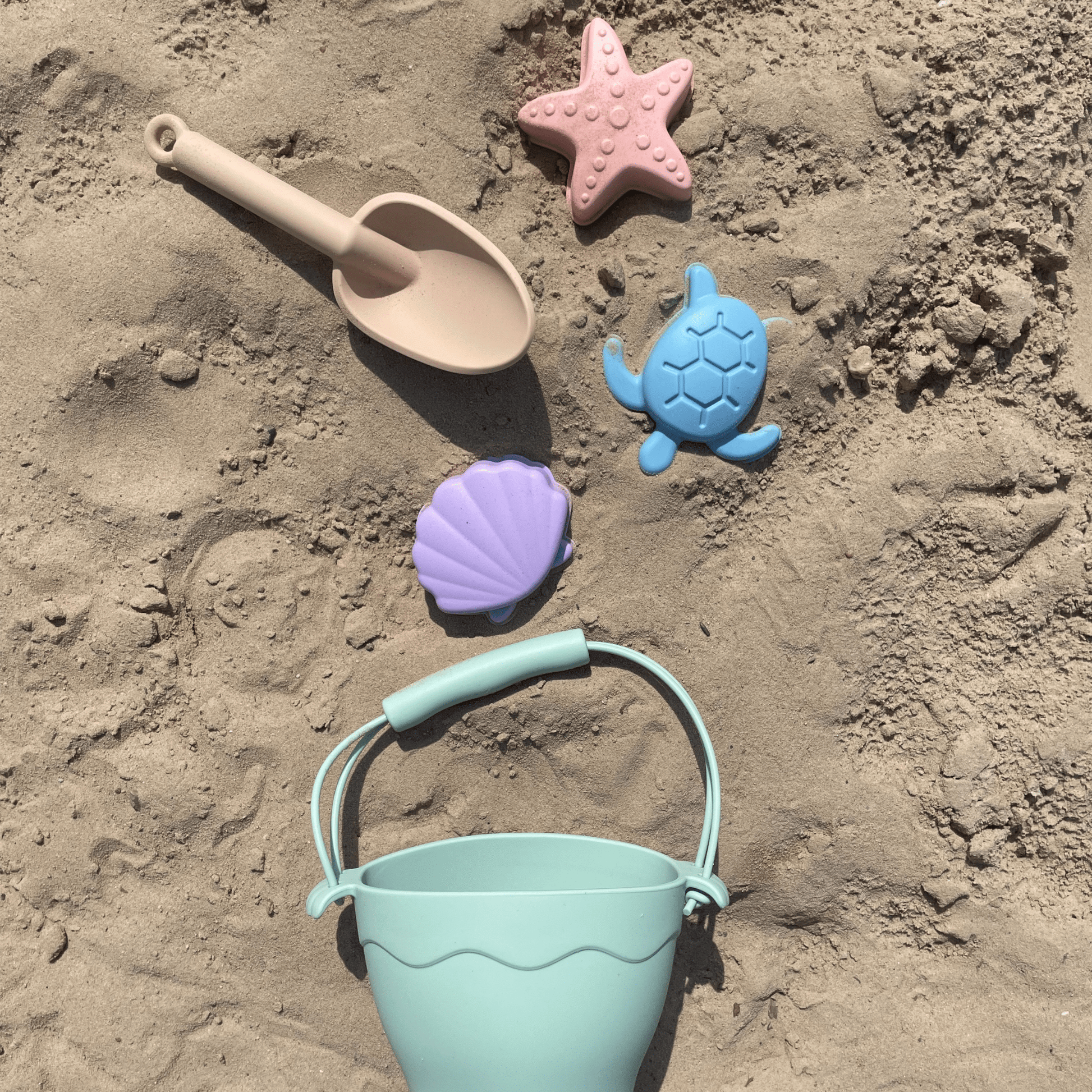 swim-essentials-beach-toys-pastel-beach-wholesale-2