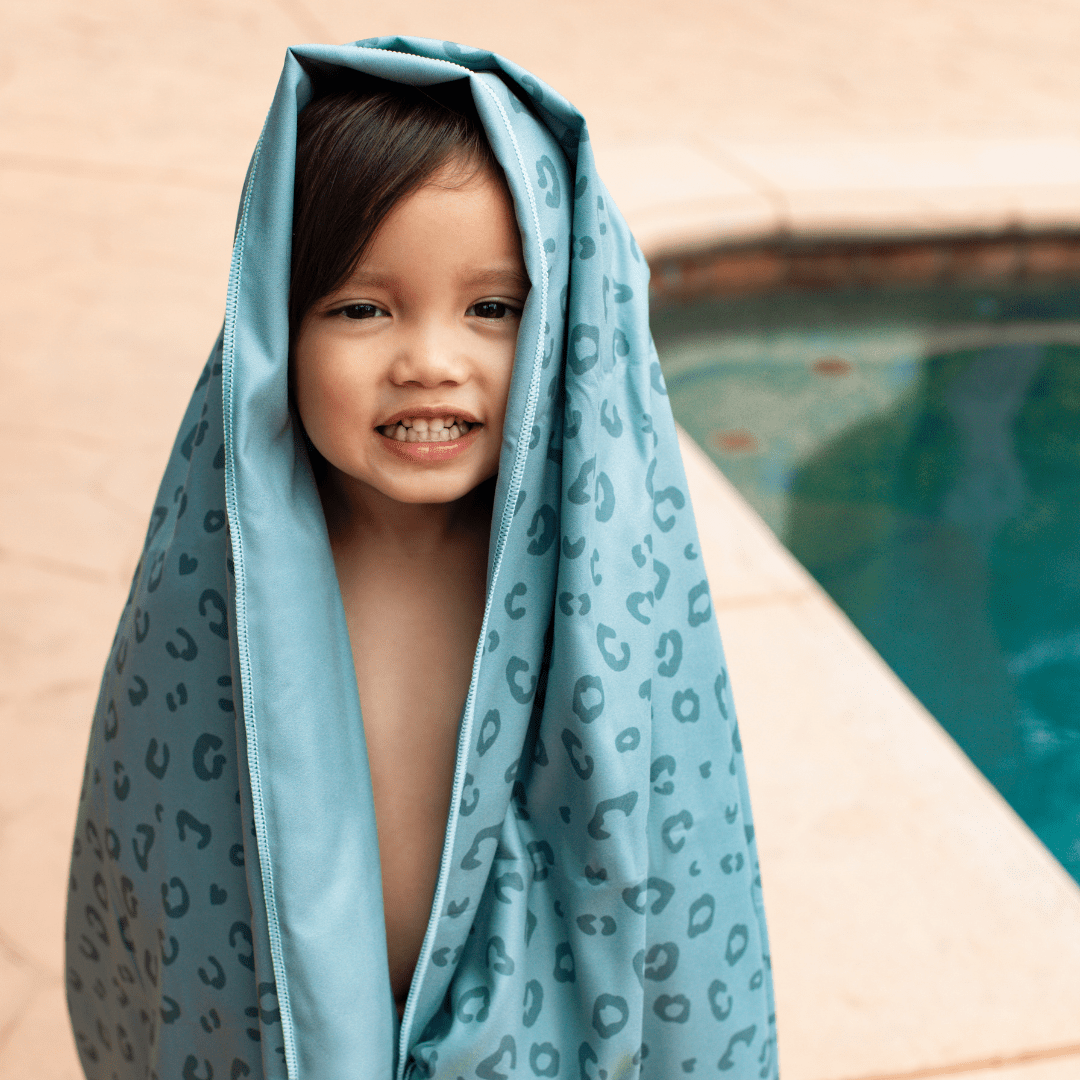 swim-essentials-green-leopard-towel-wholesale-2