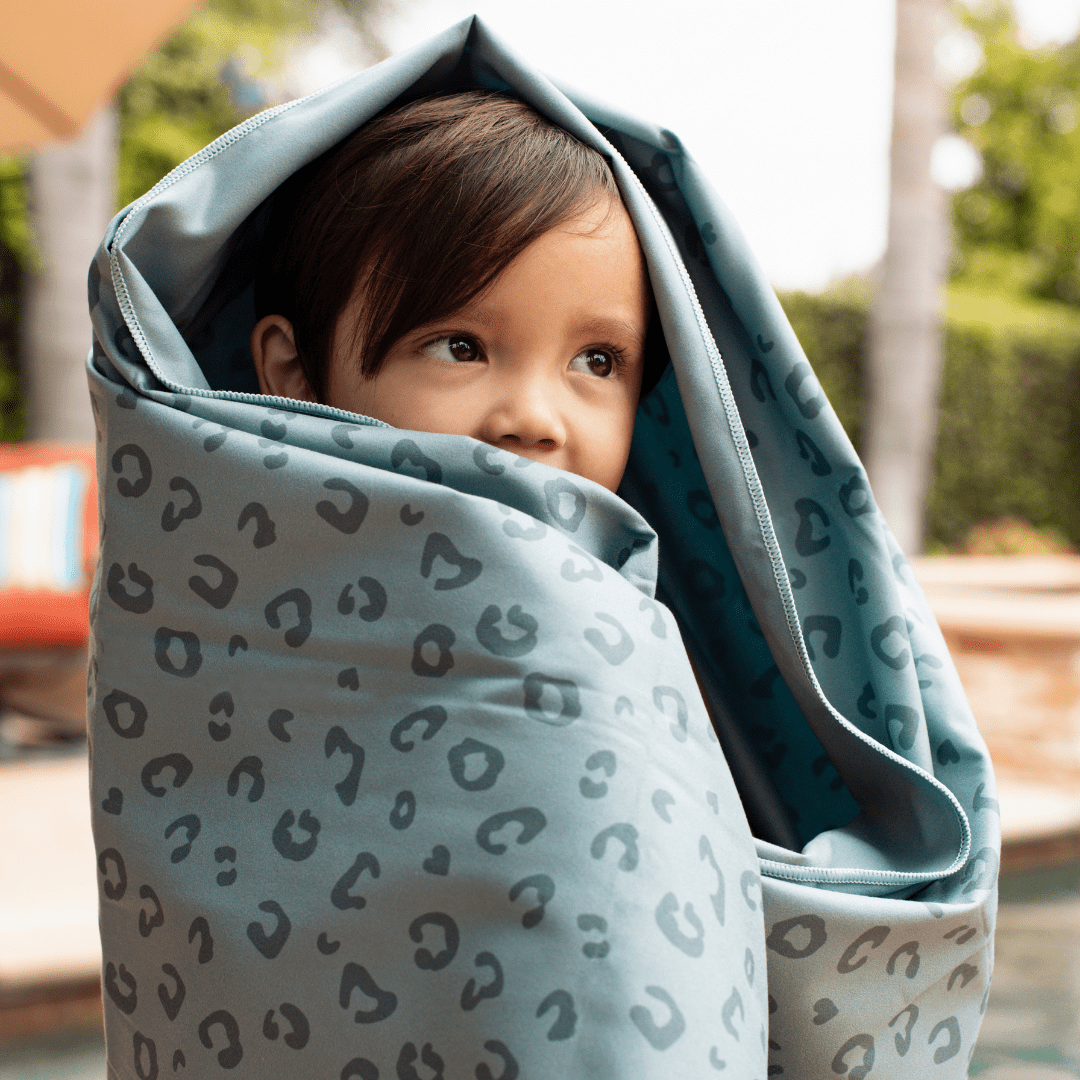 swim-essentials-green-leopard-towel-wholesale-3