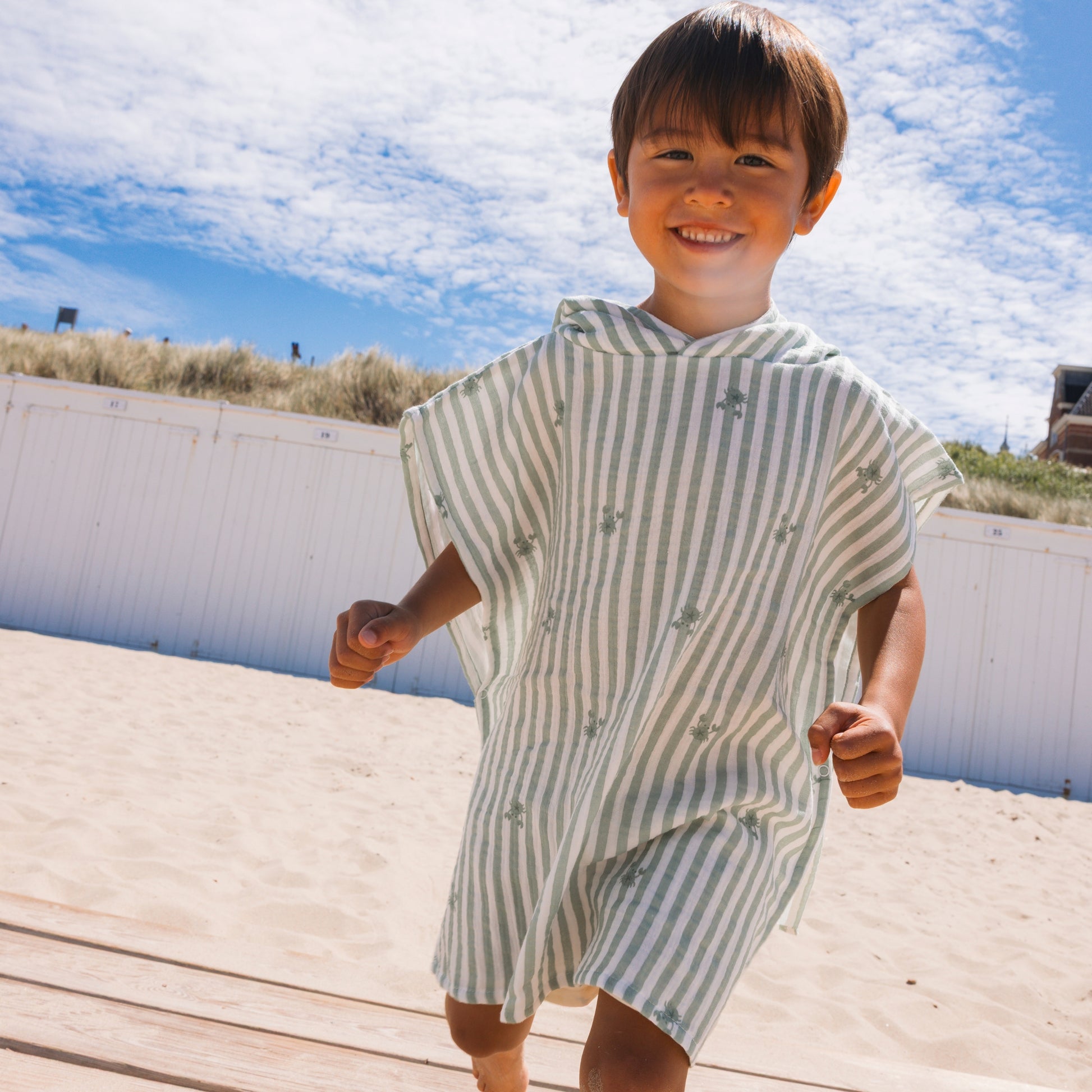 Crabby-poncho-swim-essentials-7