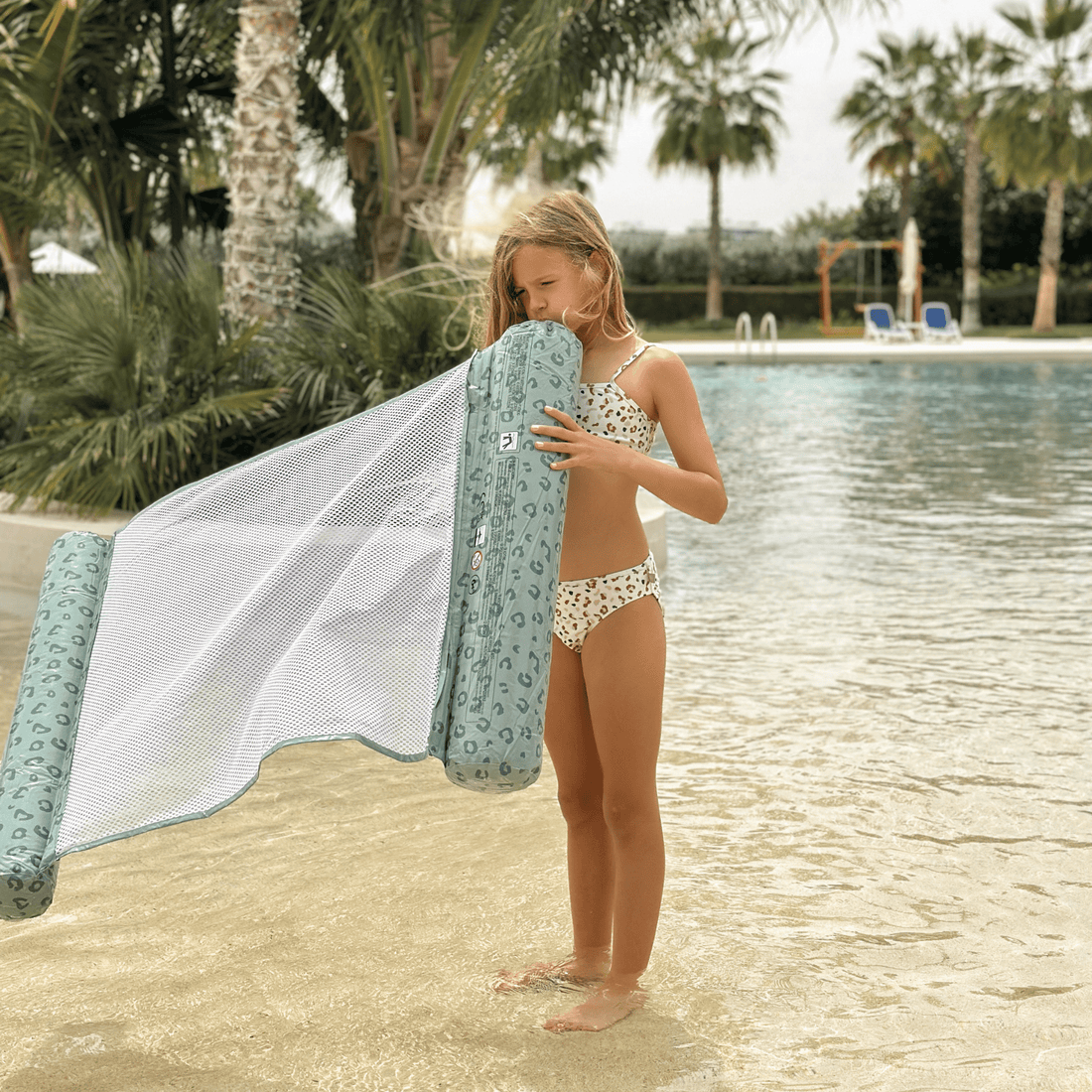 swim-essentials-water-hammock-green-leopard-wholesale-2
