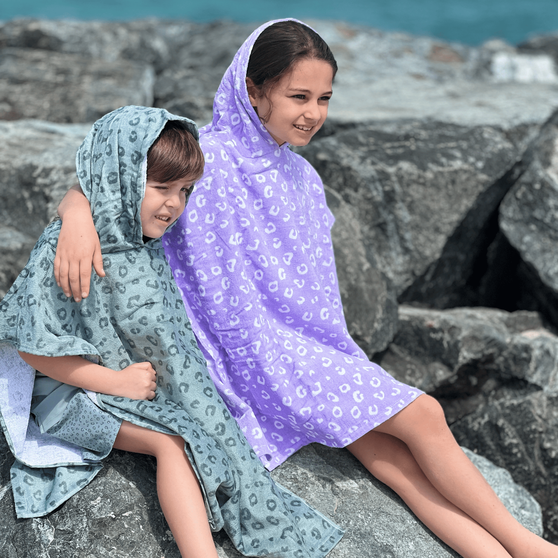 swim-essentials-beach-poncho-green-leopard-wholesale-3
