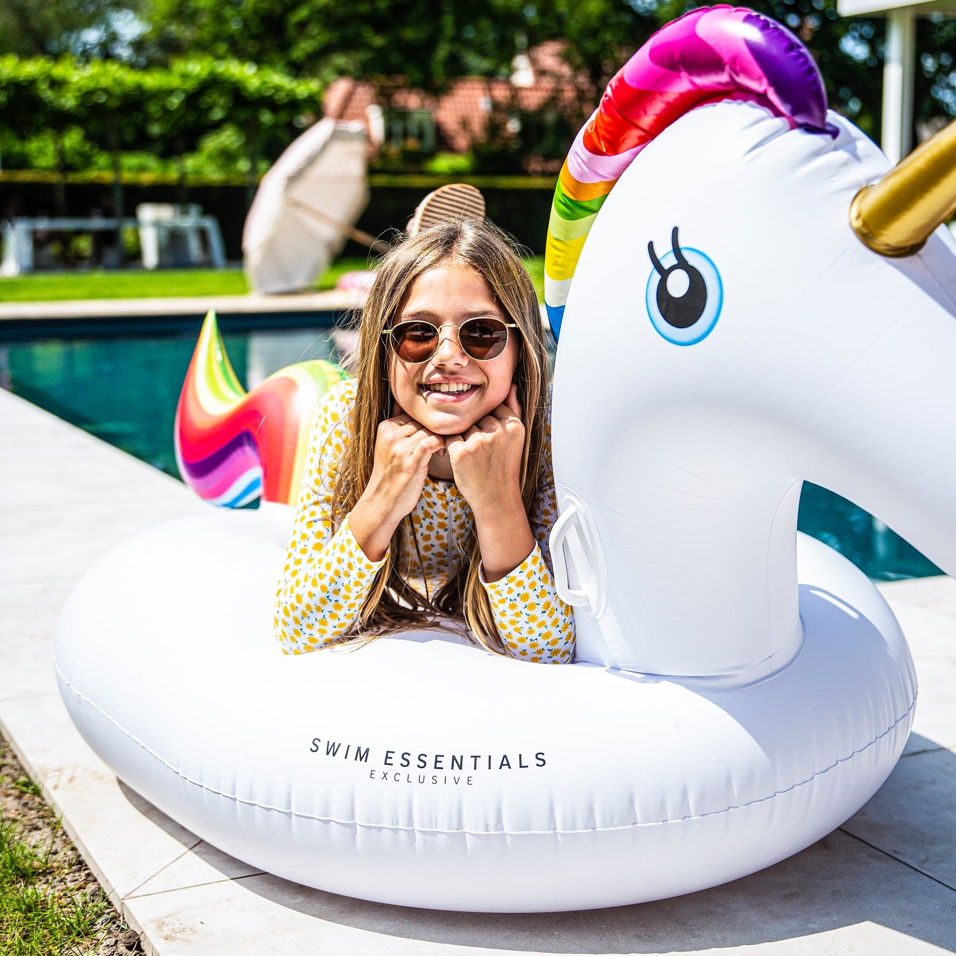 swim-essentials-inflatable-unicorn-wholesale-3