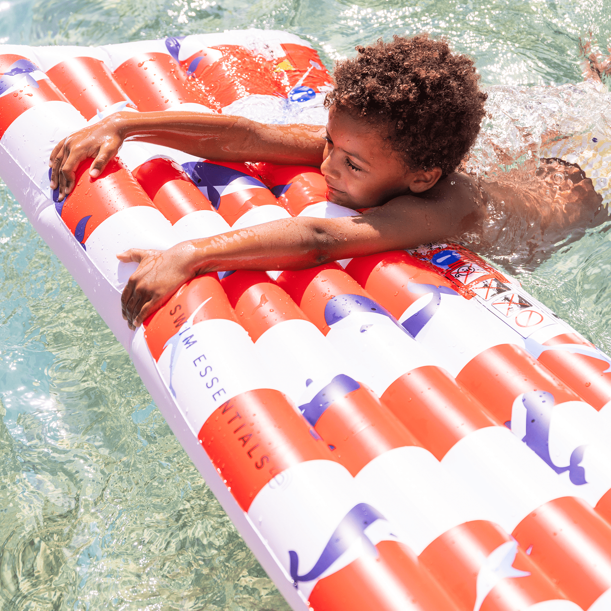 swim-essentials-oceaan-red-white-stripes-air-bed-wholesale-3