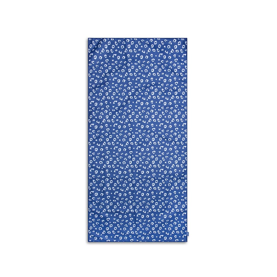 swim-essentials-beach-towel-microfiber-blue-leopard-wholesale-1