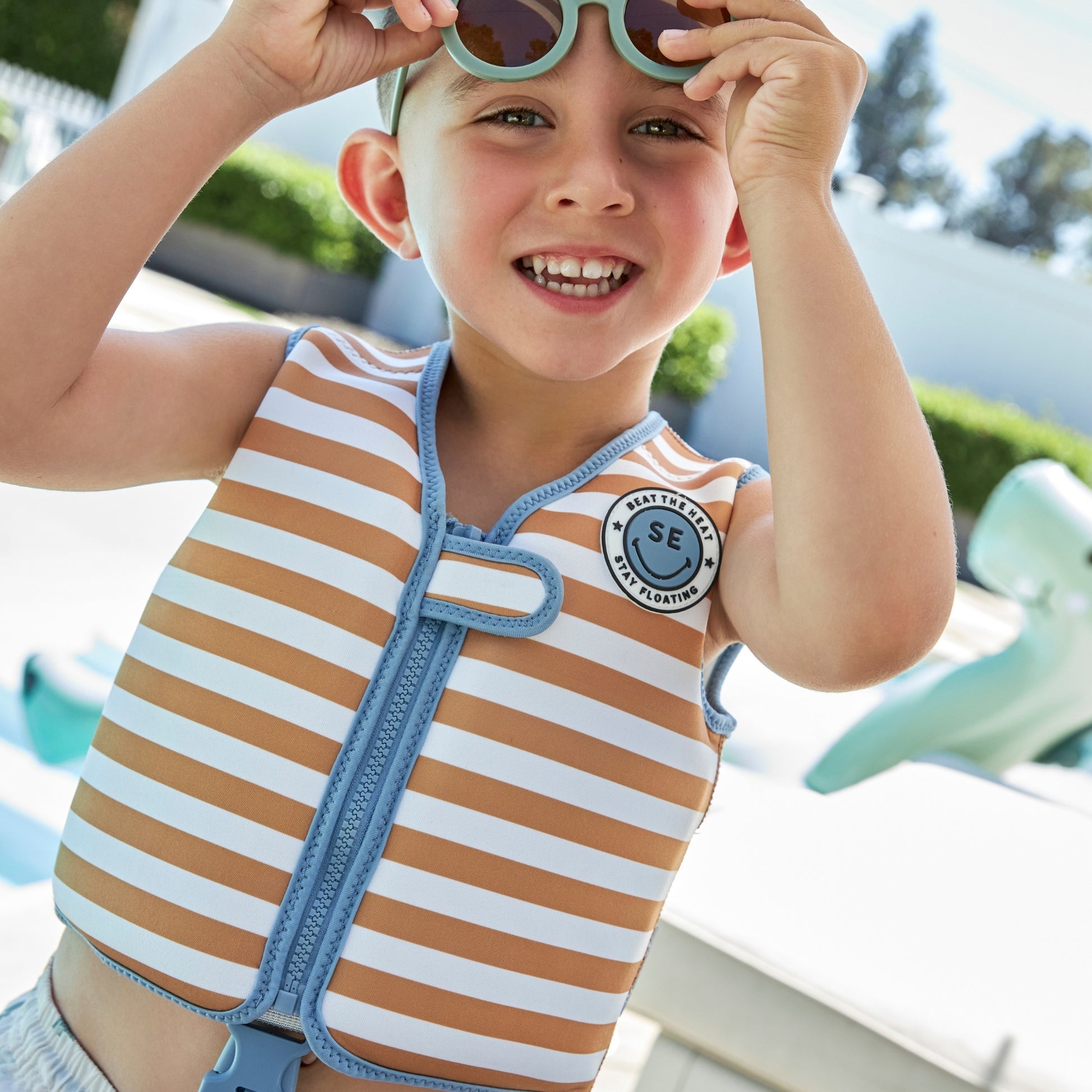 swim-essentials-brown-white-stripes-3-6-years-swim-vest-wholesale-6