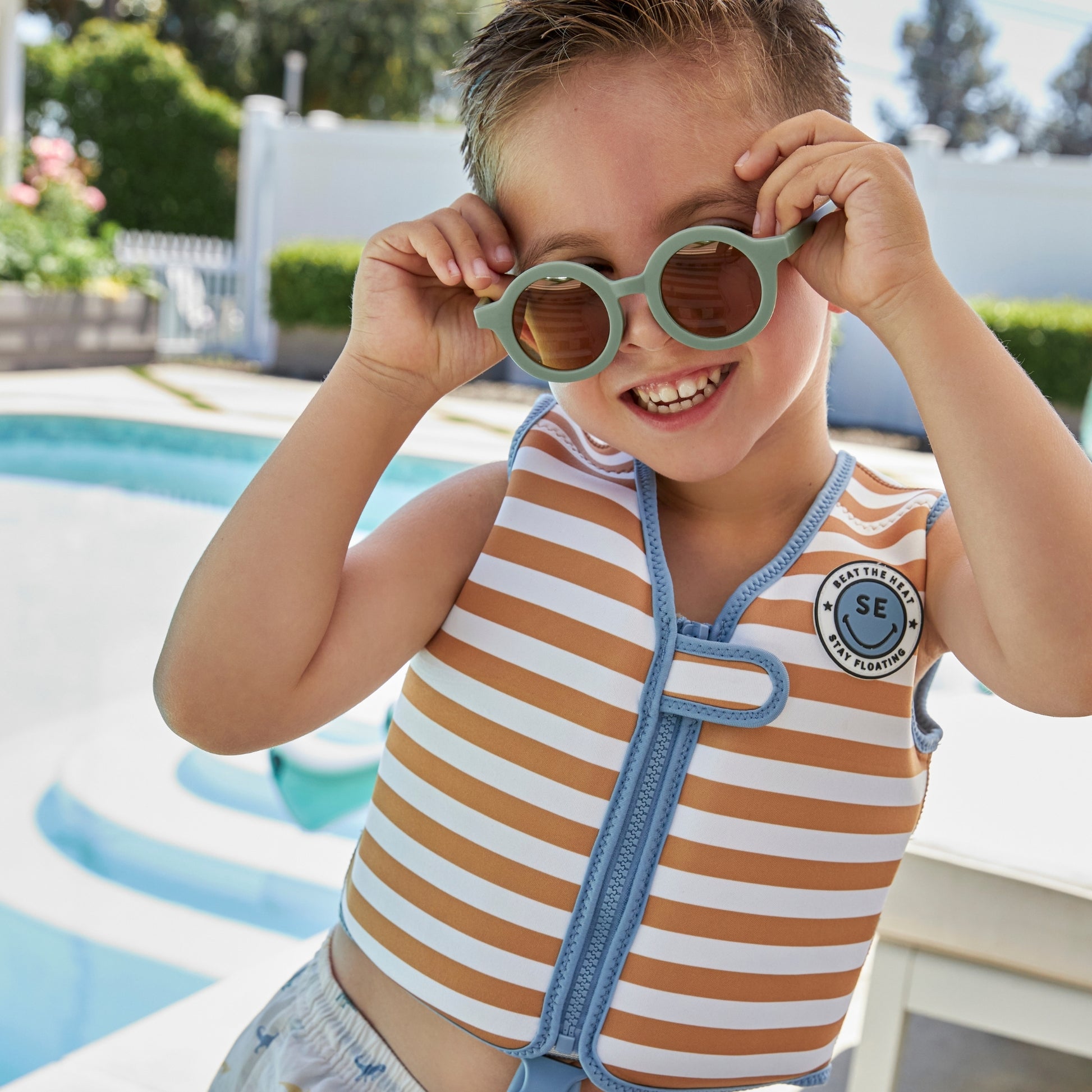 swim-essentials-brown-white-stripes-3-6-years-swim-vest-wholesale-7