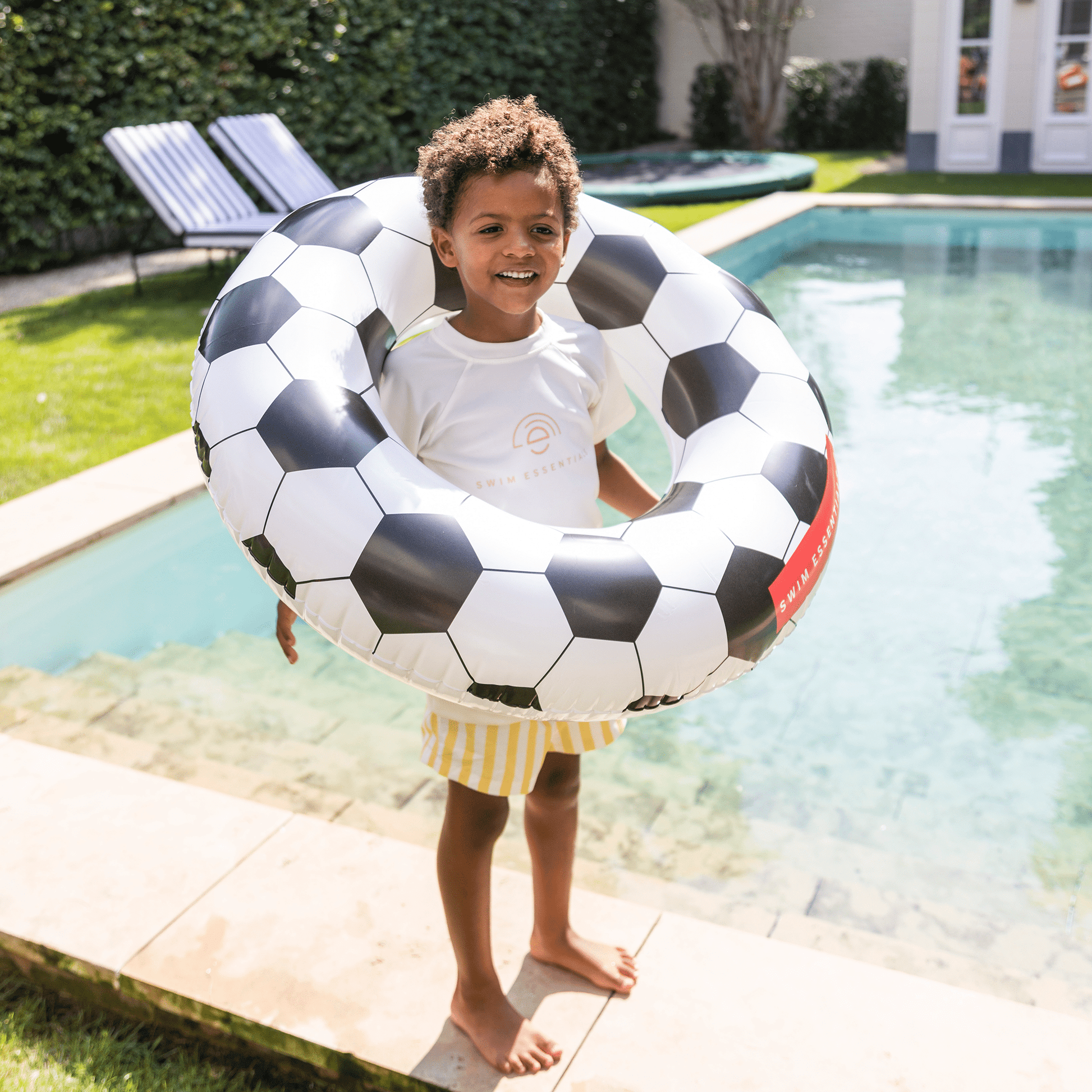 swim-essentials-swim-ring-90-cm-football-black-white-wholesale-3