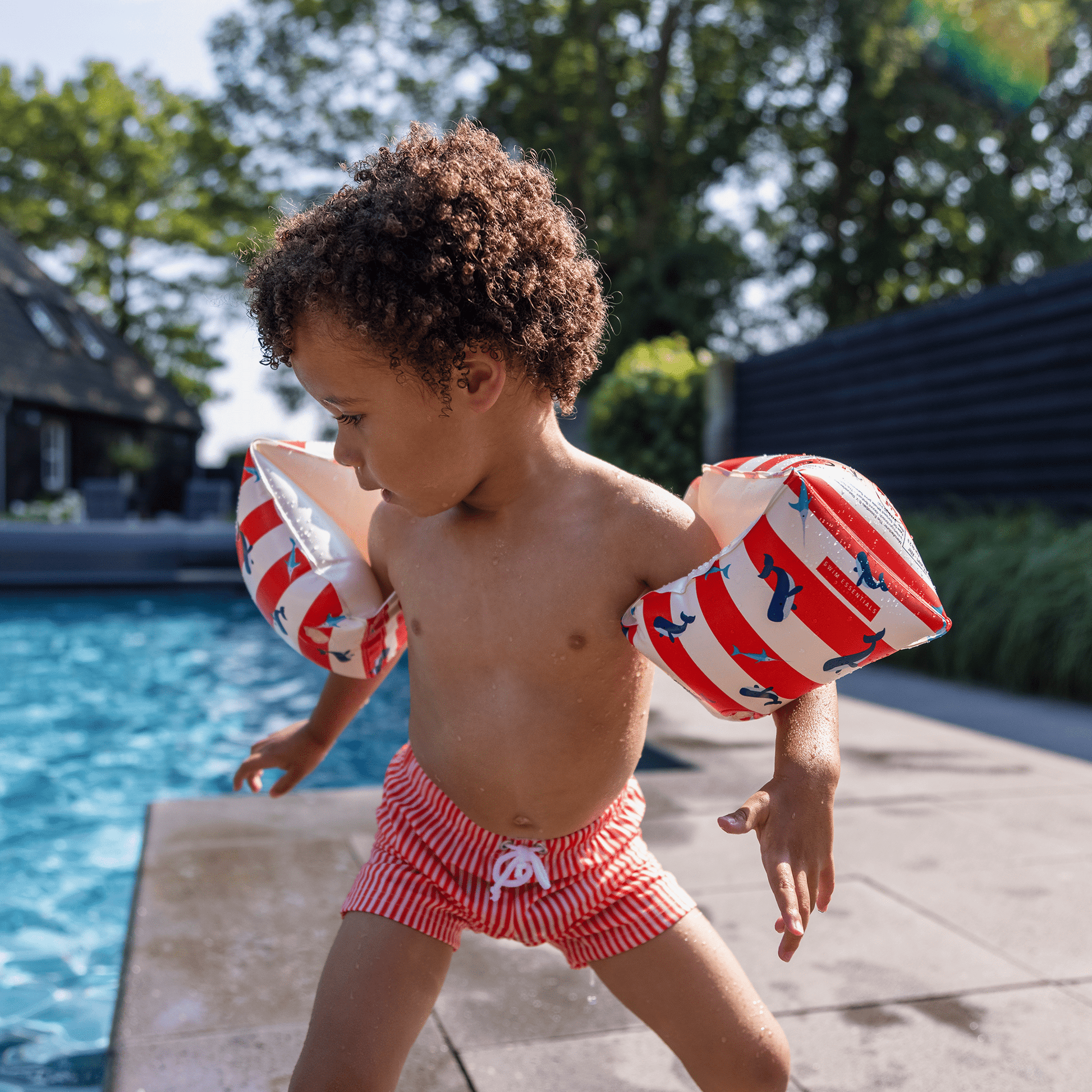 swim-essentials-swim-armbands-whale-striped-red-white-wholesale-6