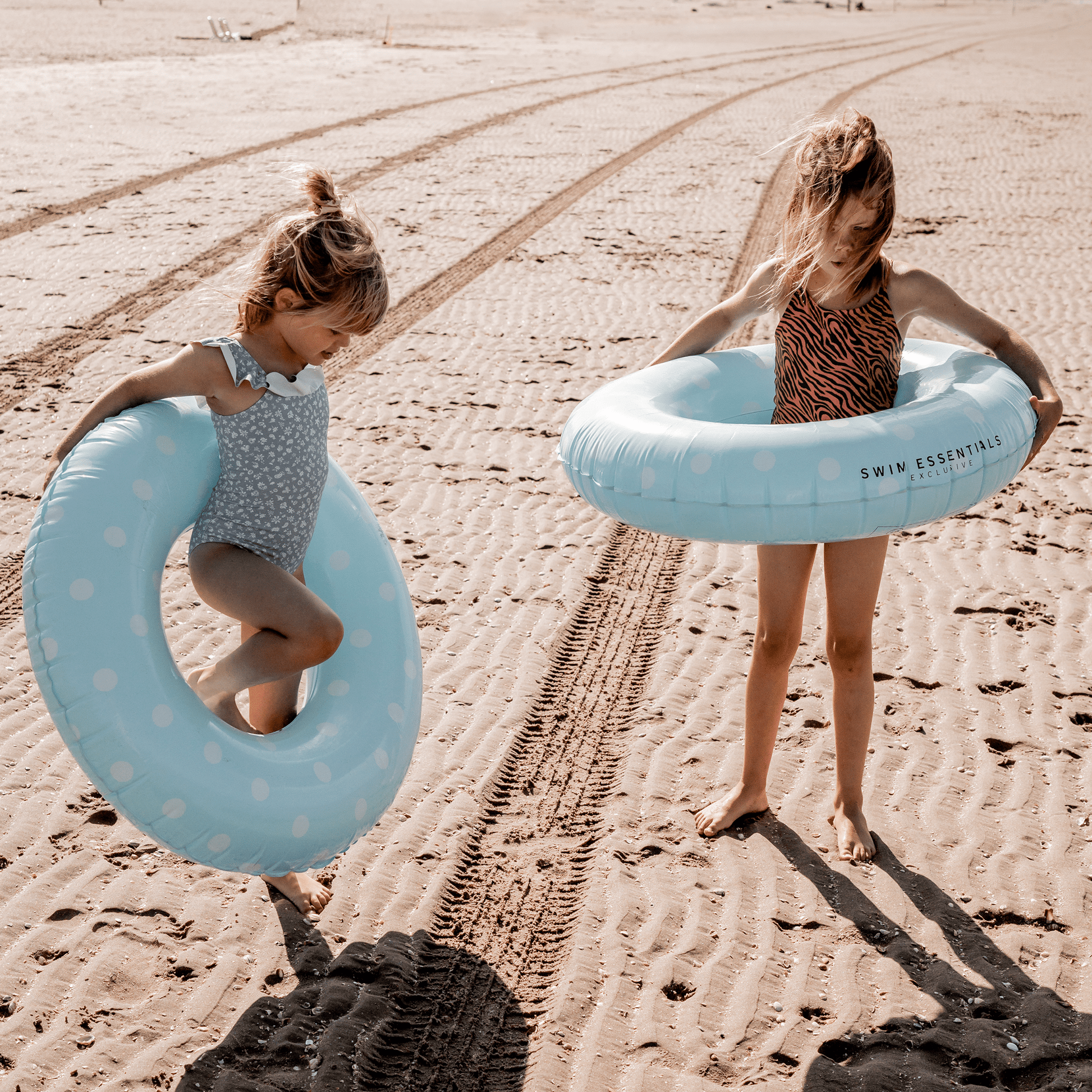 swim-essentials-swim-ring-90-cm-circle-delight-blue-wholesale-3