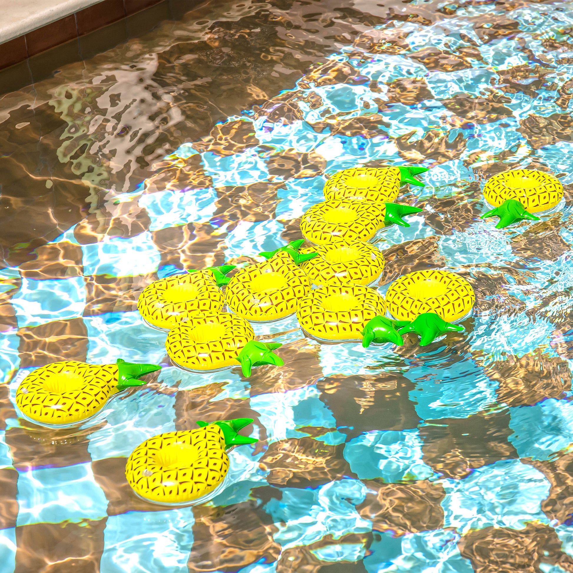 Online groothandel Zwembad accessoires Drankhouder zwembad Ananas